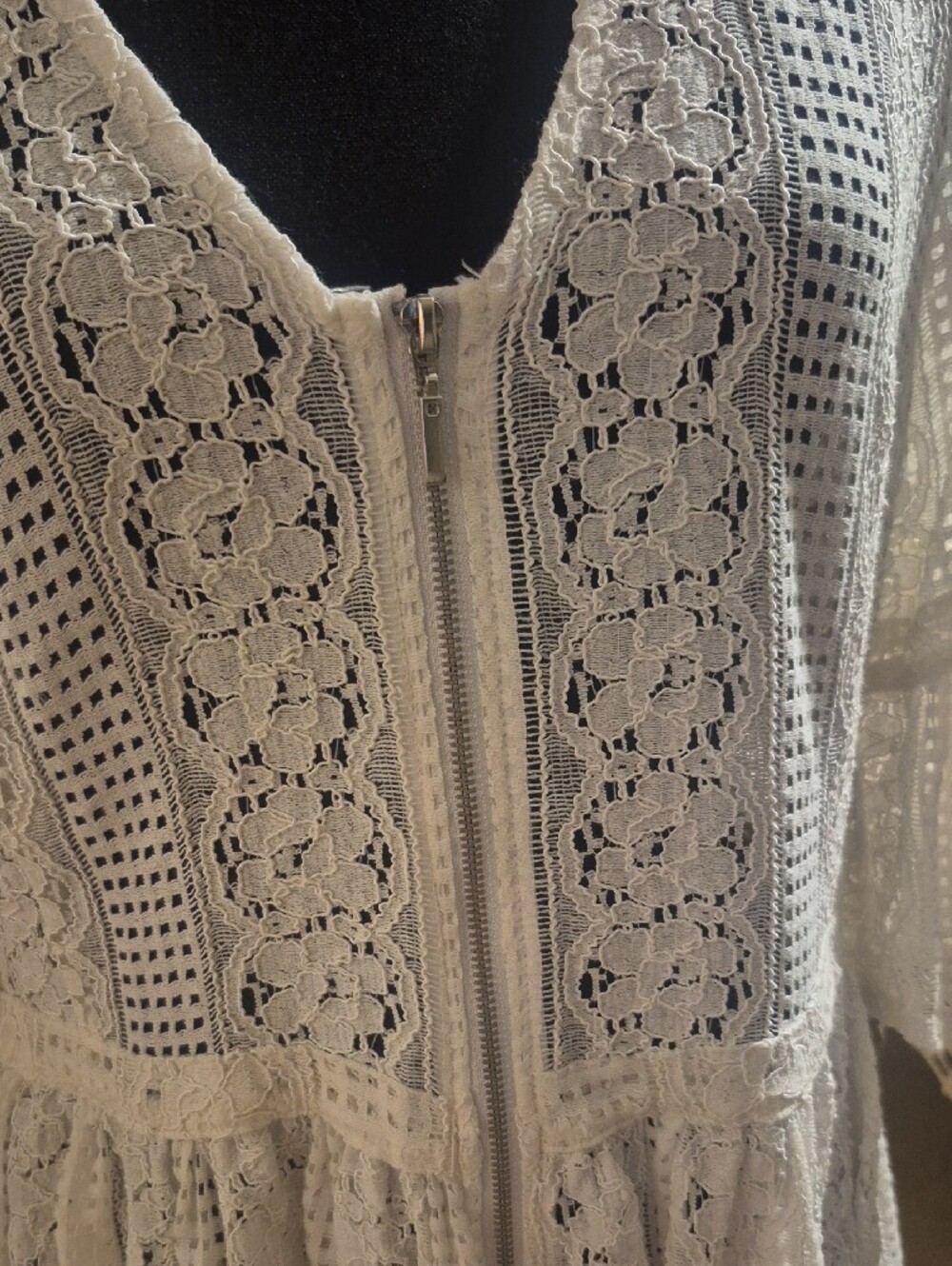 VENUS White Lace Zip-Front Tunic with Flared Sleeves - Picture 2 of 11